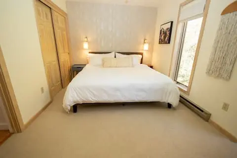 Photo 5 of 7 of On-Mountain Ski House W/hot Tub