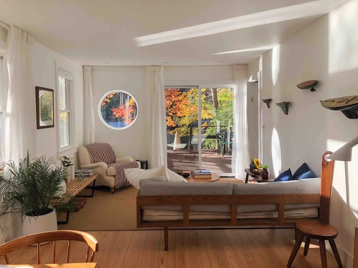 Photo 3 of 7 of Lakefront House