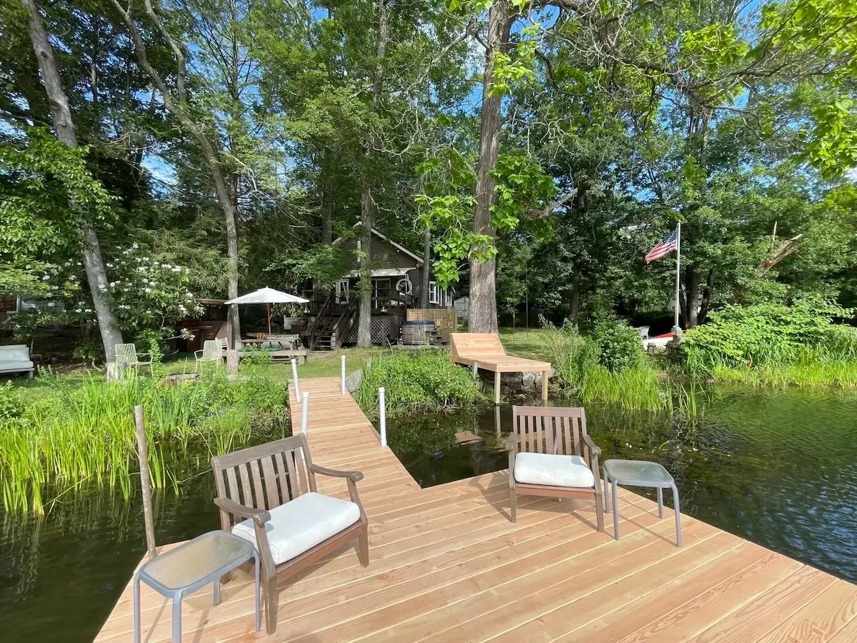 Photo 4 of 7 of Lakefront House