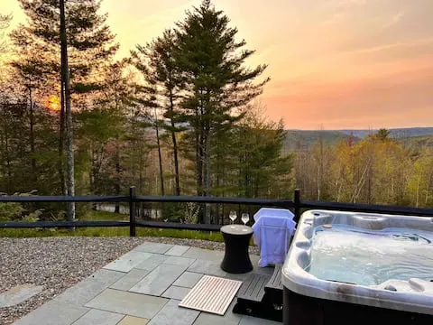 Photo 5 of 7 of Valley View Chalet: Ac, Hot Tub, Firepit, Games