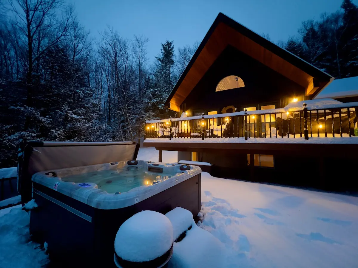Photo 6 of 7 of Valley View Chalet: Ac, Hot Tub, Firepit, Games