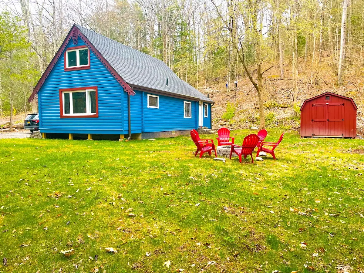 Photo 2 of 5 of Modern Cabin