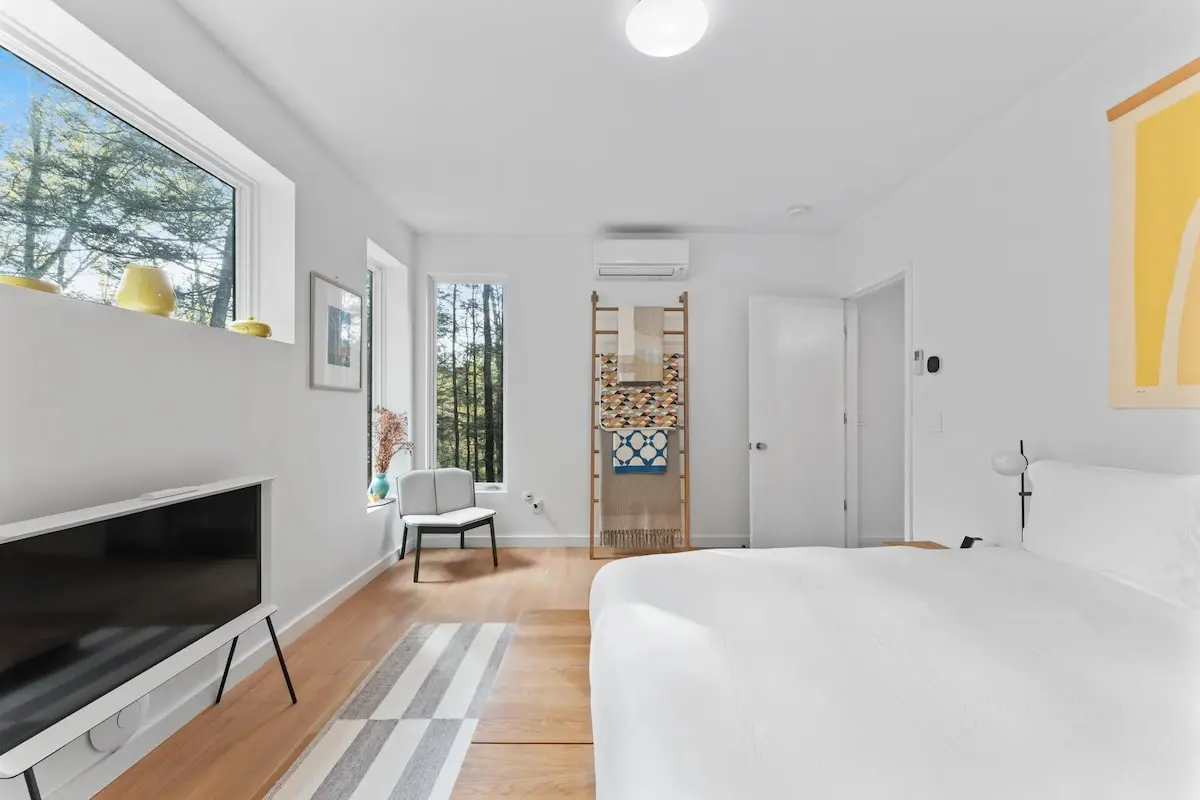 Photo 5 of 5 of Modern Architect Cabin with Three Bedrooms