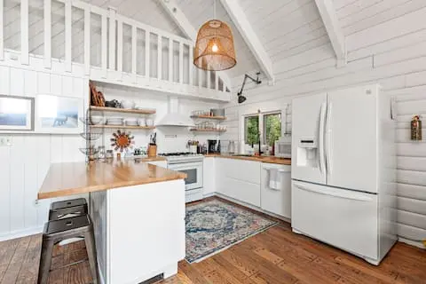 Photo 4 of 7 of Lakefront Rental