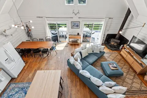 Photo 5 of 7 of Lakefront Rental