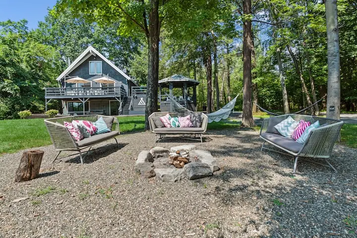 Photo 1 of 7 of Lakefront Rental