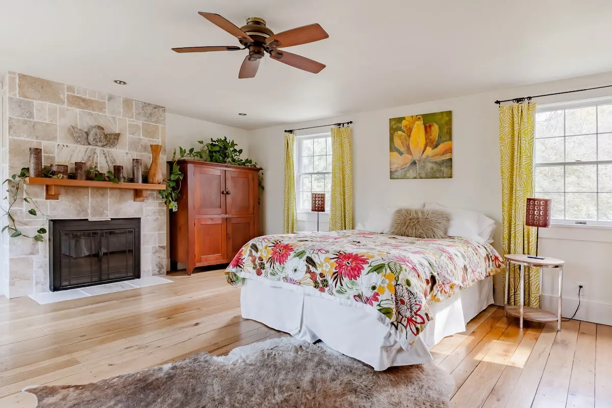 Photo 6 of 7 of The 1772 Lefevre Stonehouse Suite