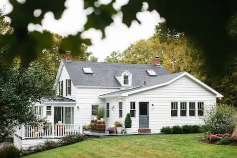 Photo 3 of 7 of Farmhouse W/pool