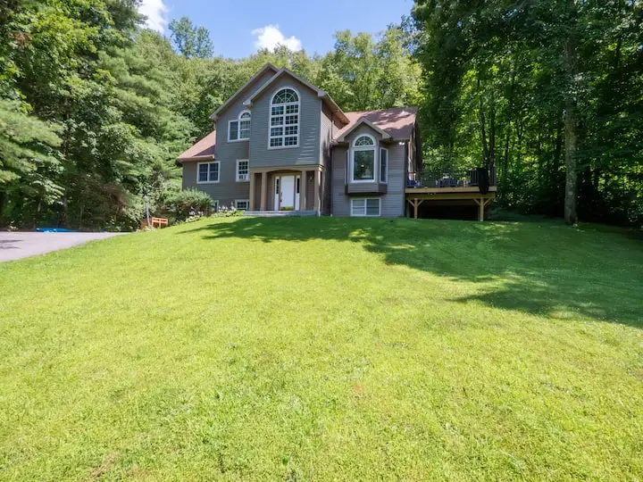 Photo 1 of 7 of Private Country Home