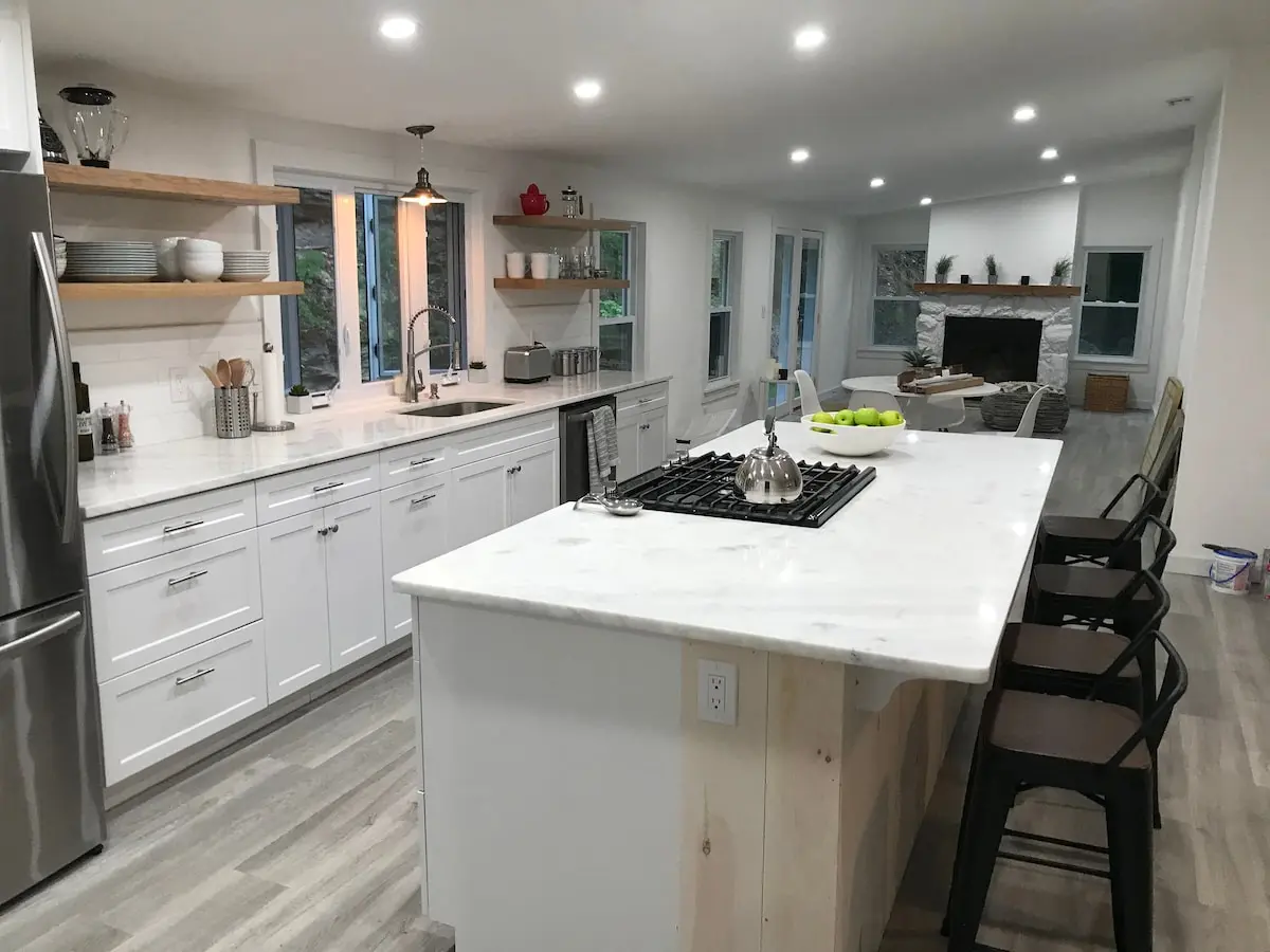 Photo 4 of 5 of Stylish Three Bedroom Home Near Hiking