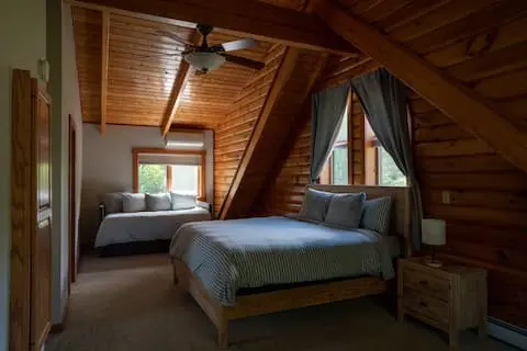 Photo 3 of 7 of 4 Bdrm Home W/hot Tub
