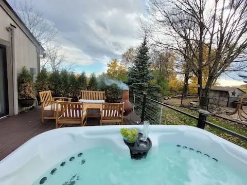 Photo 2 of 7 of Charming Vacation House