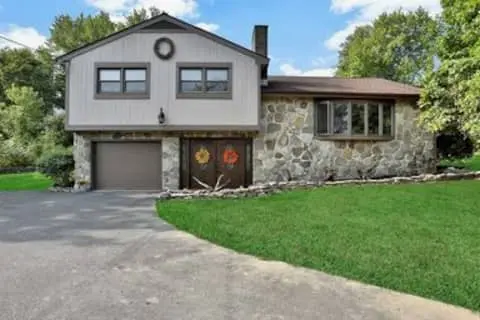 Photo 3 of 7 of Charming Vacation House