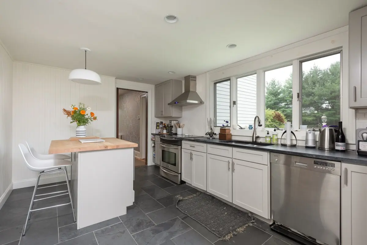 Photo 6 of 7 of Stylish Farmhouse