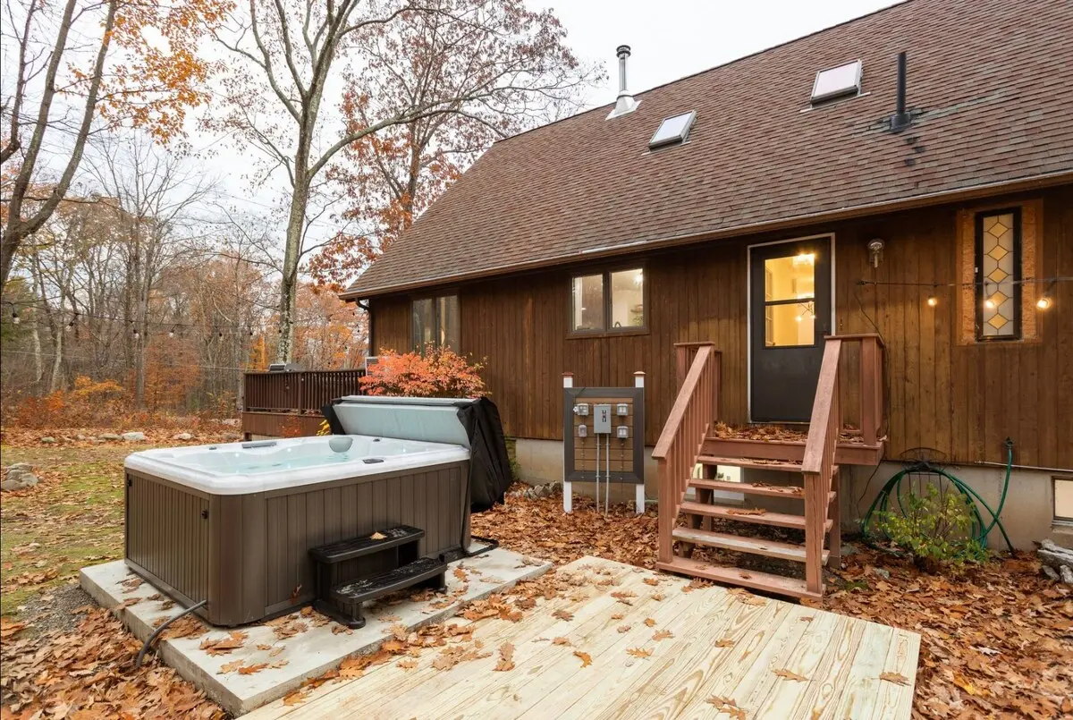 Photo 7 of 7 of Spacious & Private
