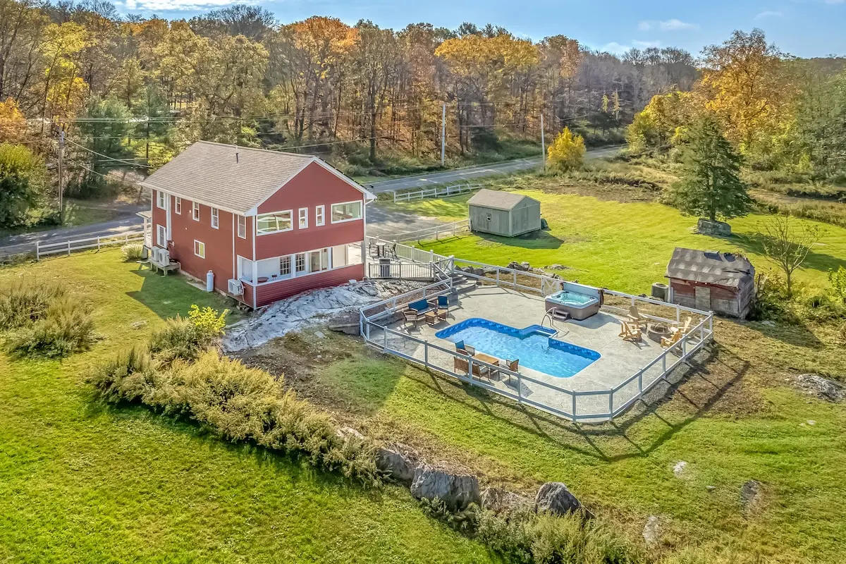 Photo 4 of 7 of Farmhouse