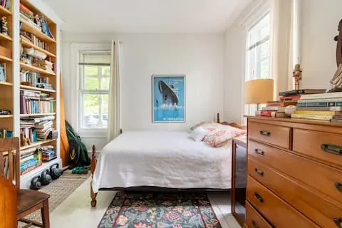 Photo 3 of 7 of Large 2-br Apartment in Historic Waterfront Home