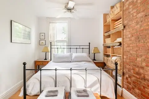 Photo 4 of 7 of Large 2-br Apartment in Historic Waterfront Home