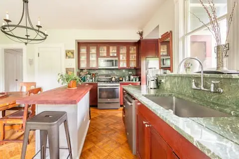 Photo 5 of 7 of Large 2-br Apartment in Historic Waterfront Home