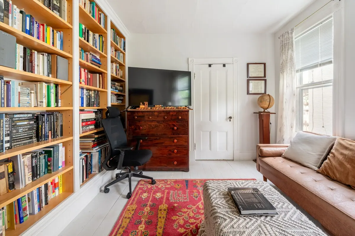 Photo 7 of 7 of Large 2-br Apartment in Historic Waterfront Home