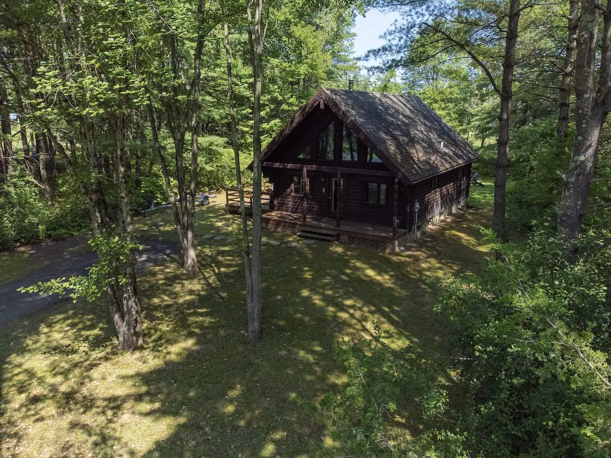 Photo 3 of 4 of Cool Cozy Cabin by the Lake