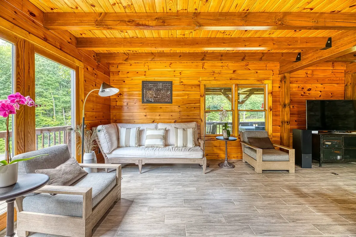 Photo 4 of 7 of An Enchanting Log Cabin in the Heart of