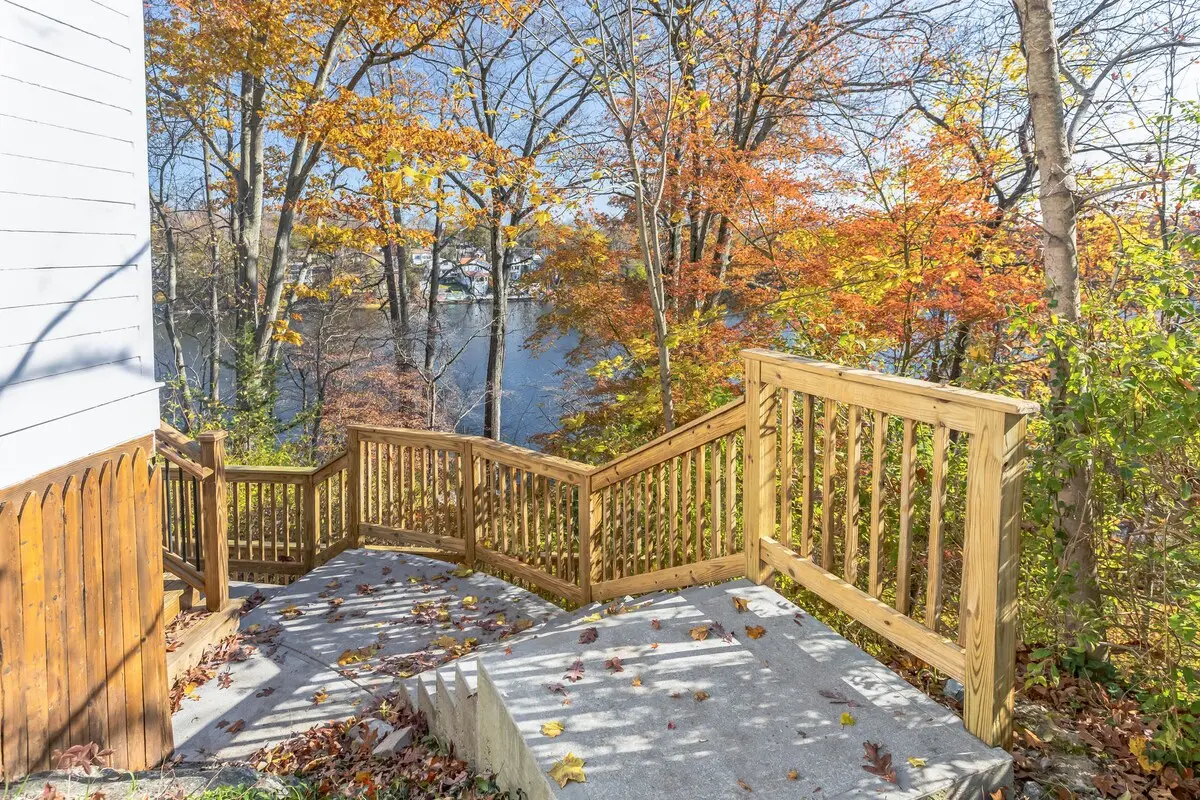 Photo 7 of 7 of Lake House