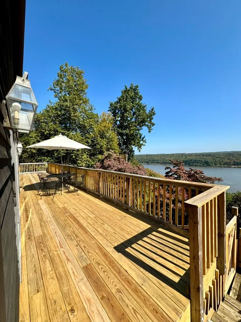 Photo 2 of 4 of Classic Riverfront House
