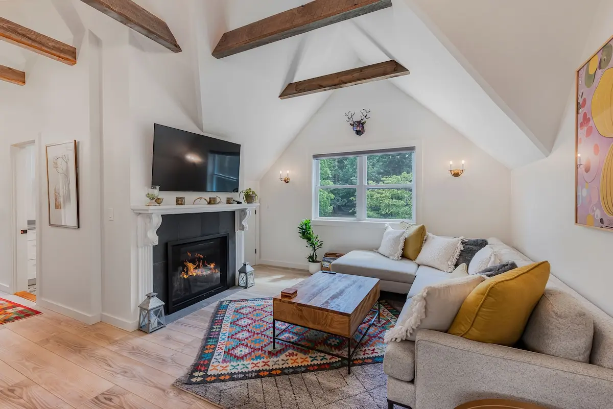 Photo 2 of 3 of Elegant Two Bedroom Home