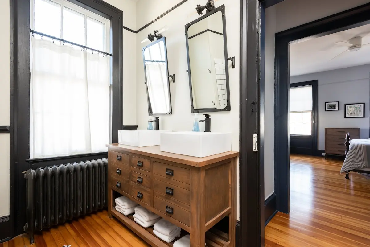 Photo 4 of 5 of Spacious Two Bedroom Downtown Home