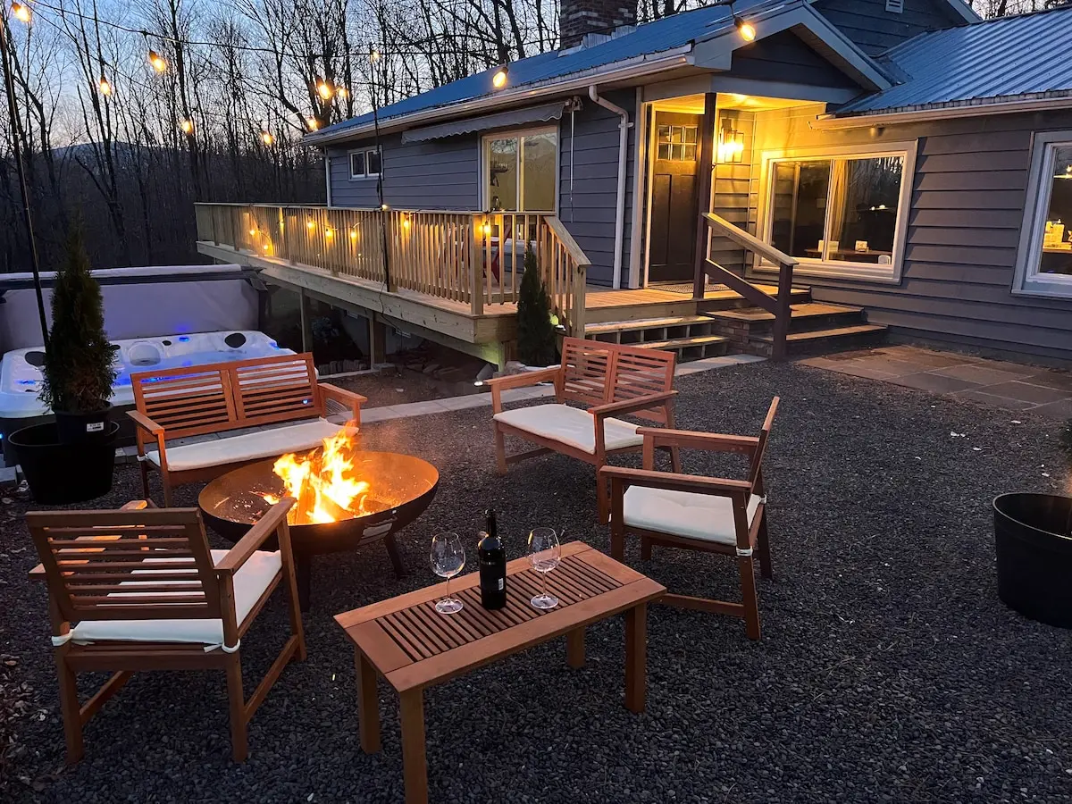 Photo 3 of 5 of Modern Home: Hot Tub, Mountain Views & Ev Charger