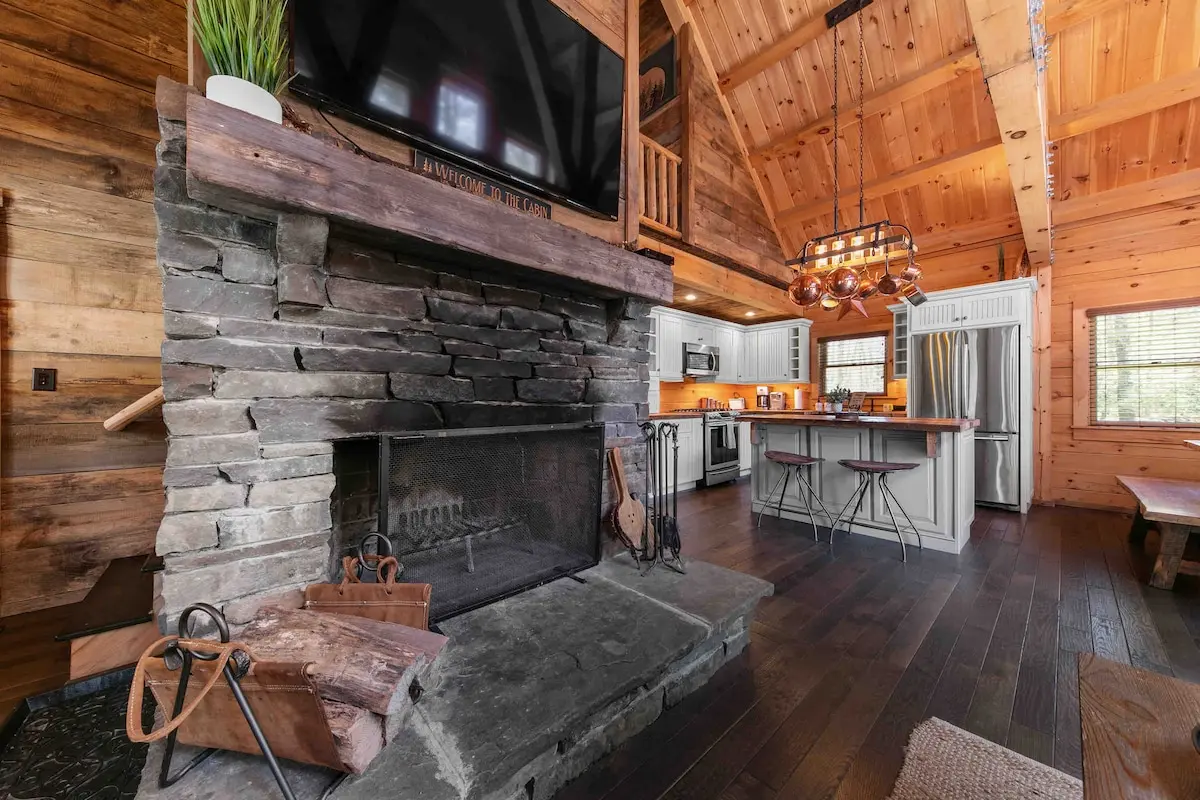 Photo 2 of 4 of Cozy Log Cabin