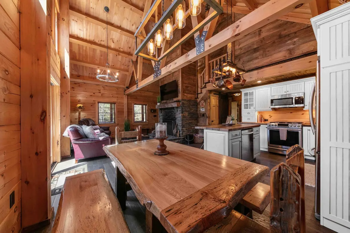 Photo 3 of 4 of Cozy Log Cabin