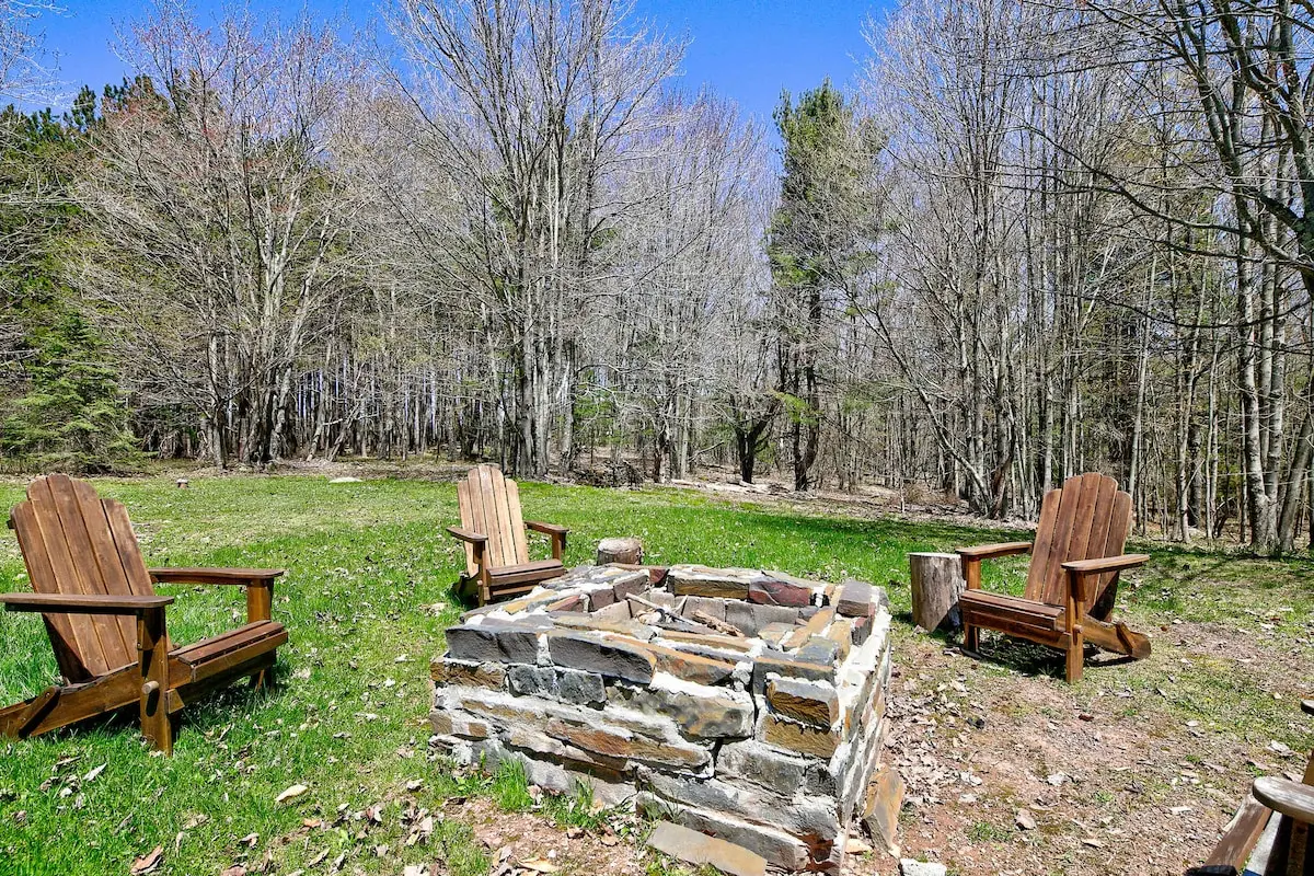 Photo 4 of 4 of Cozy Log Cabin