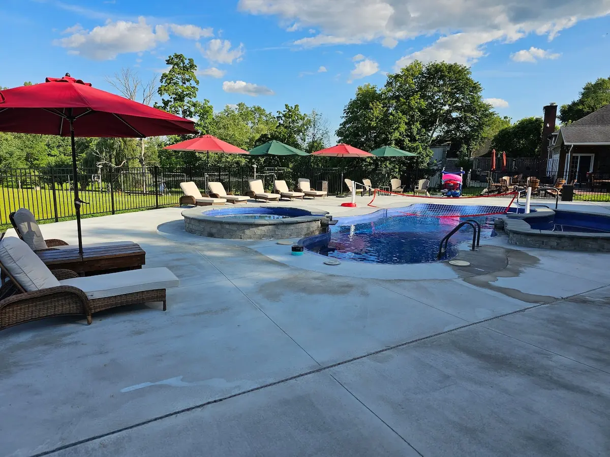 Photo 2 of 3 of Sleeps 27/pickleball Court/pool/batting Cage/beach