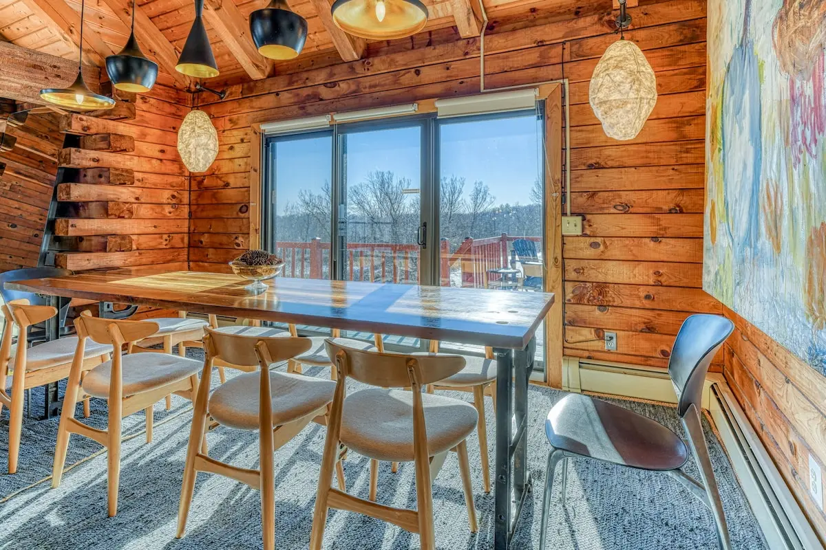 Photo 3 of 4 of Modern, Artsy and Loft Log Home