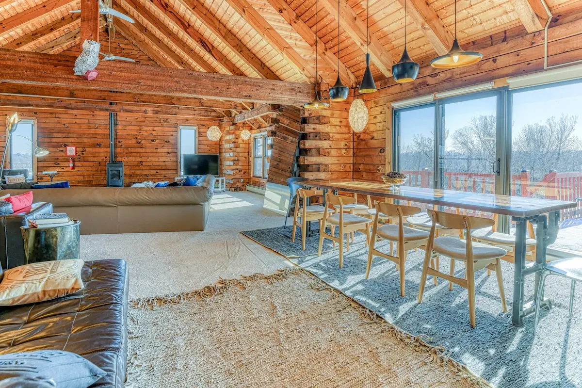 Photo 4 of 4 of Modern, Artsy and Loft Log Home