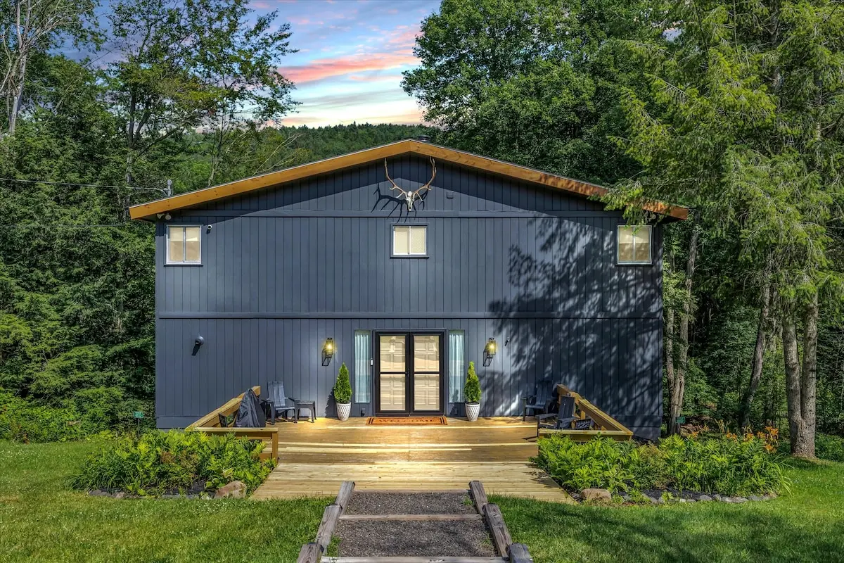 Photo 5 of 5 of Creekside Lodge