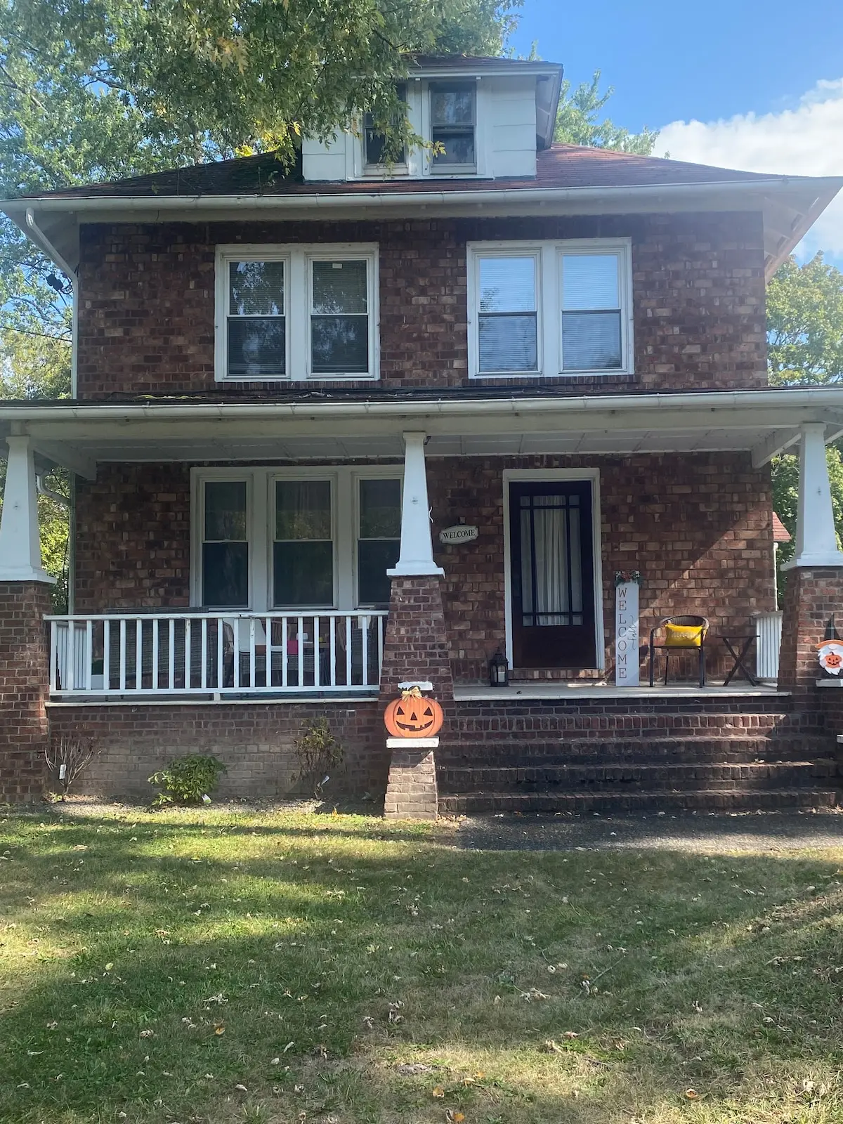 Photo 2 of 5 of Welcome to Malden Manor, in a Prime Location!