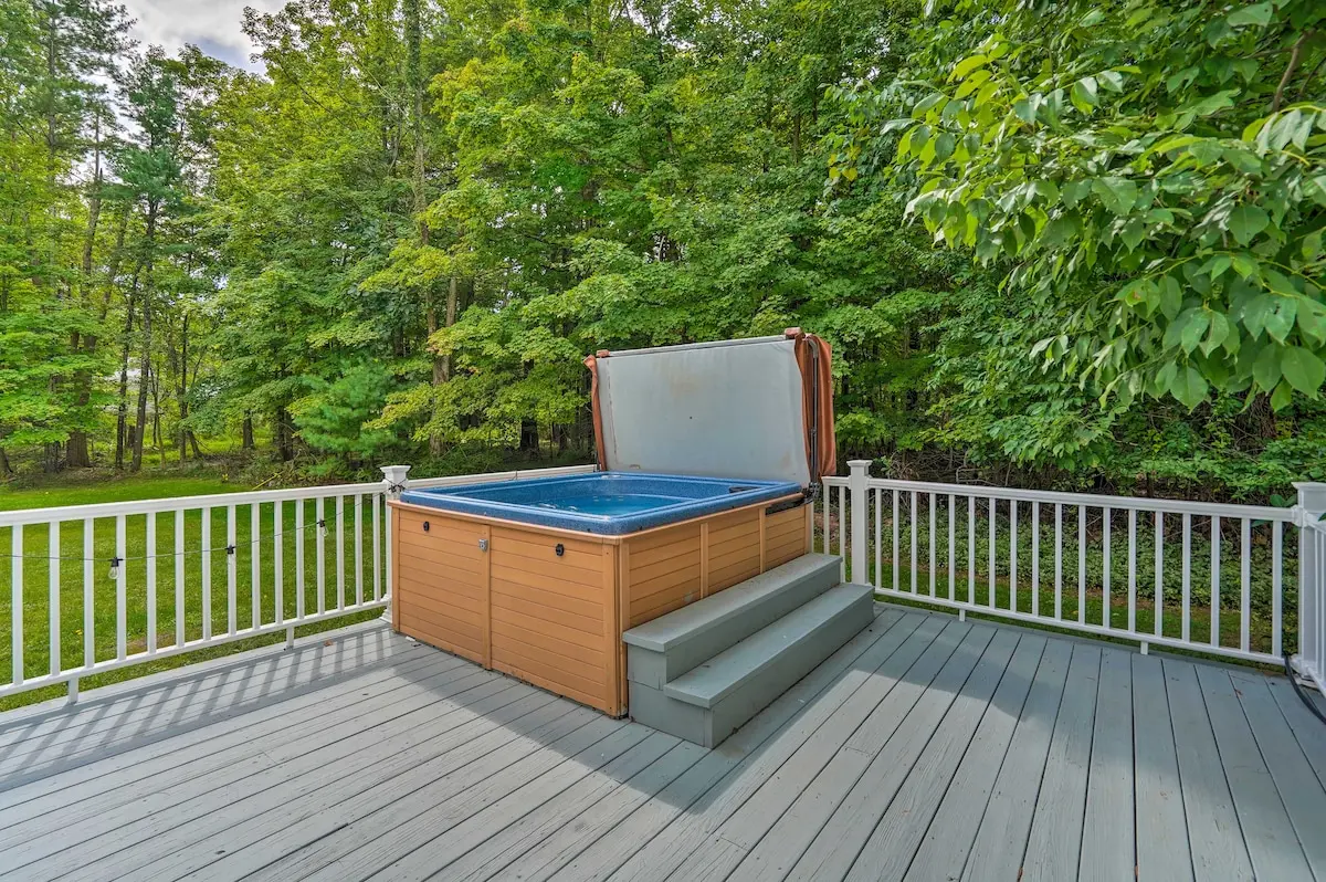 Photo 2 of 4 of Spacious Four Bedroom Home with Hot Tub