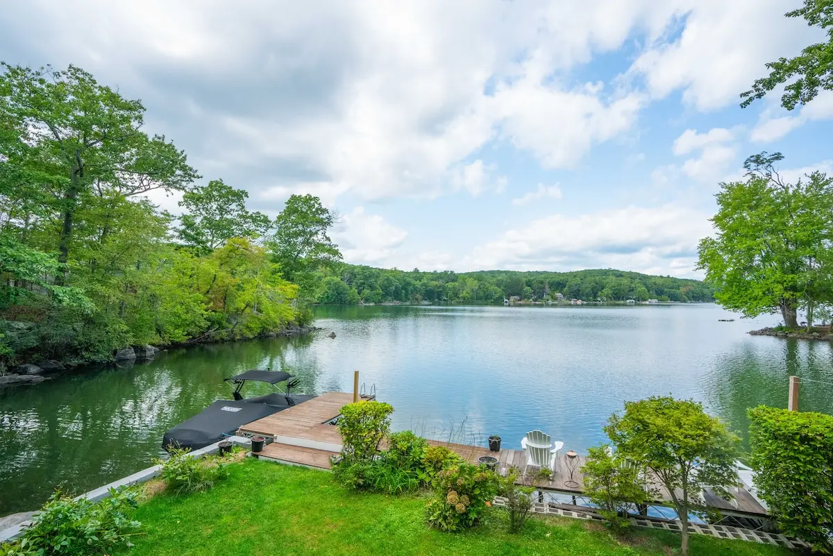 Photo 3 of 5 of Charming Lake House