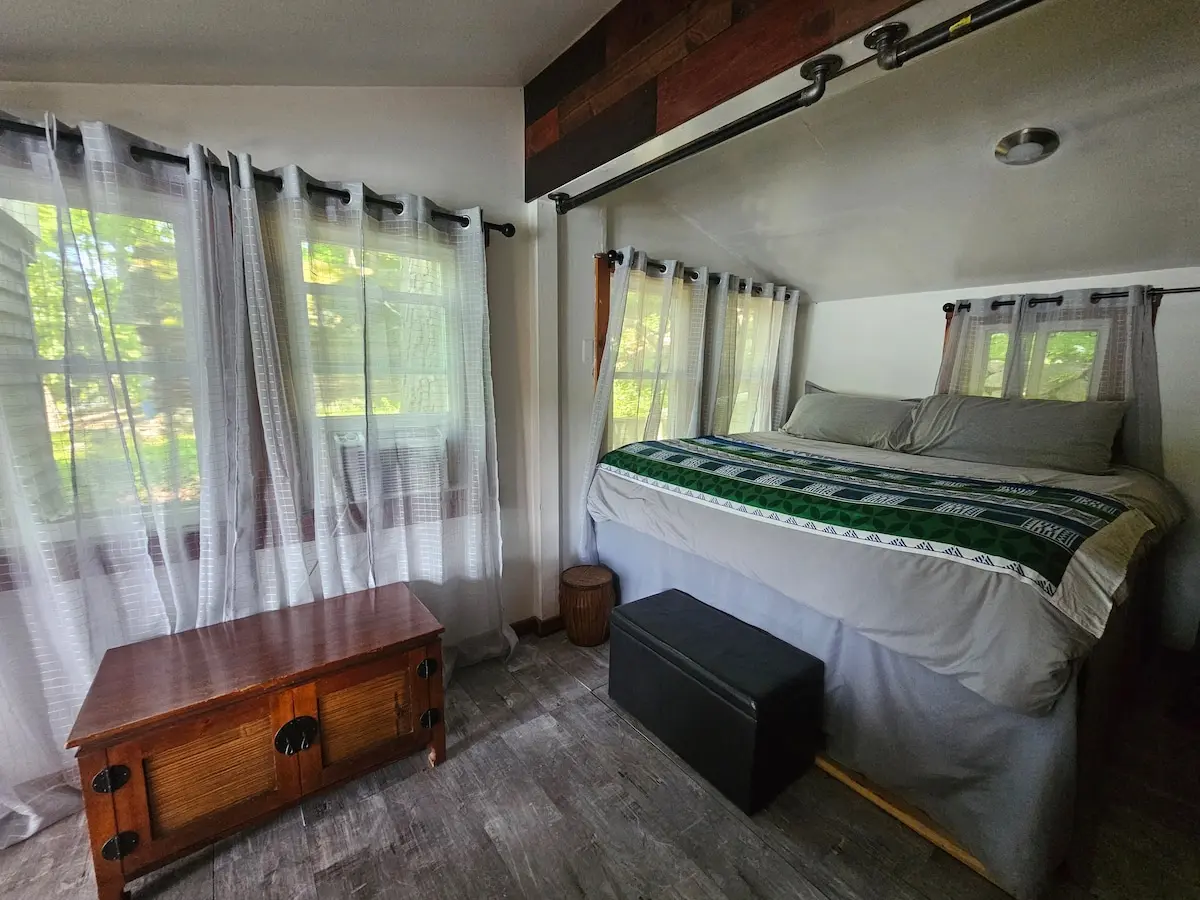 Photo 3 of 3 of Panoramic Lake Cottage