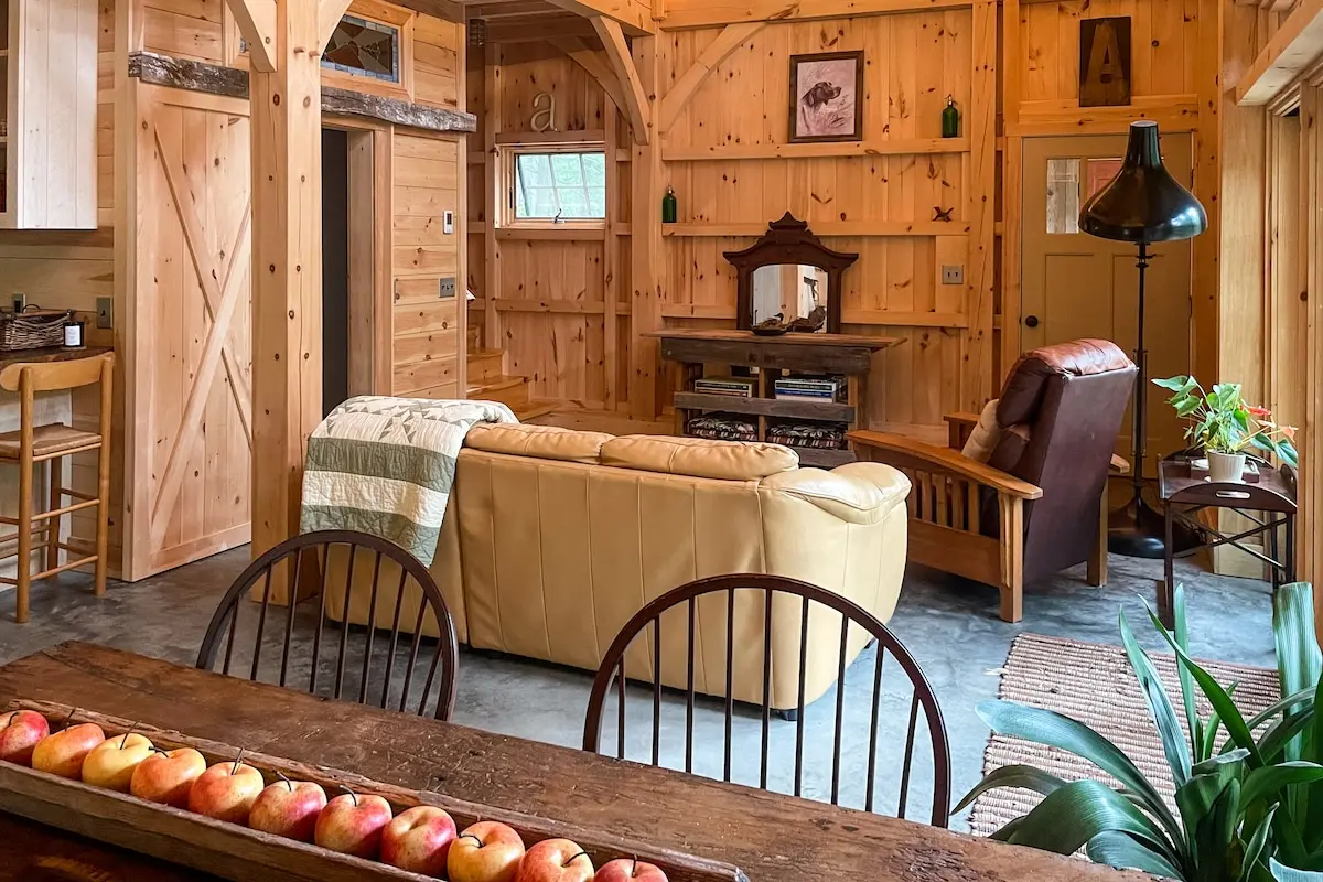 Photo 3 of 7 of Applebarn