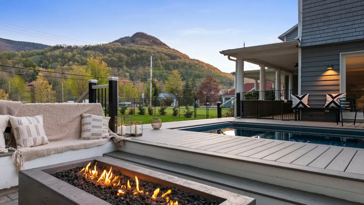 Photo 2 of 5 of /6.5ba: Hunter, Hot Tub, Fire Pit