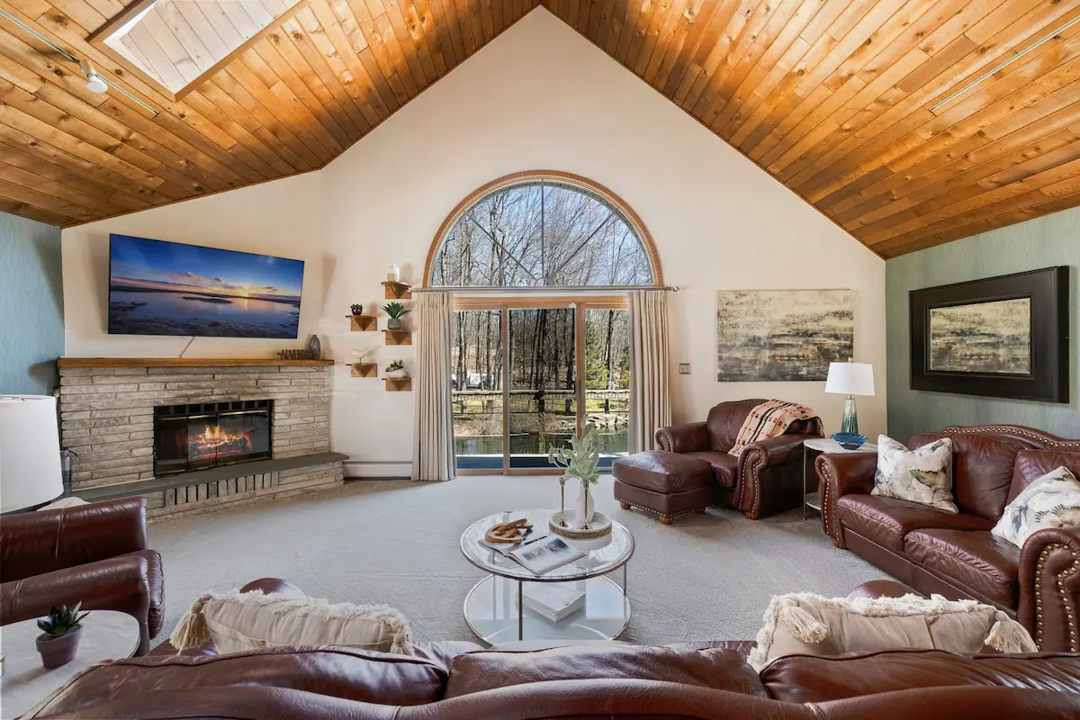 Photo 2 of 5 of Spacious Home W/pool/hot Tub, Mins to Parks/skiing