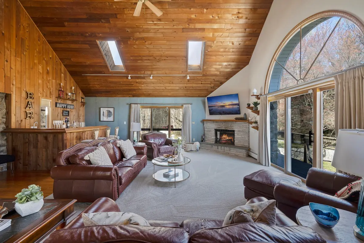Photo 3 of 5 of Spacious Home W/pool/hot Tub, Mins to Parks/skiing