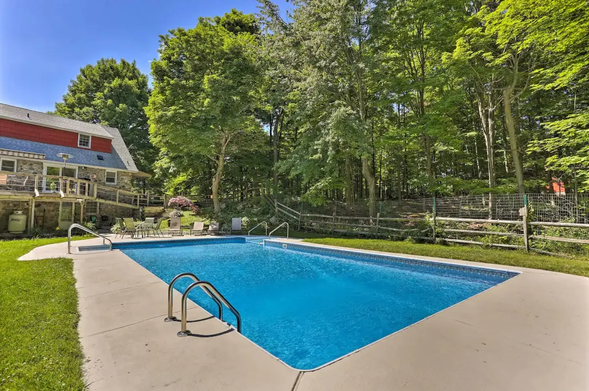 Photo 5 of 5 of Spacious Home W/pool/hot Tub, Mins to Parks/skiing