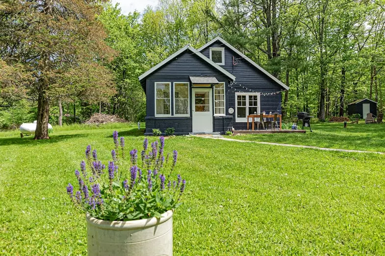 Photo 2 of 5 of Apartment Therapy Woodland Cottage