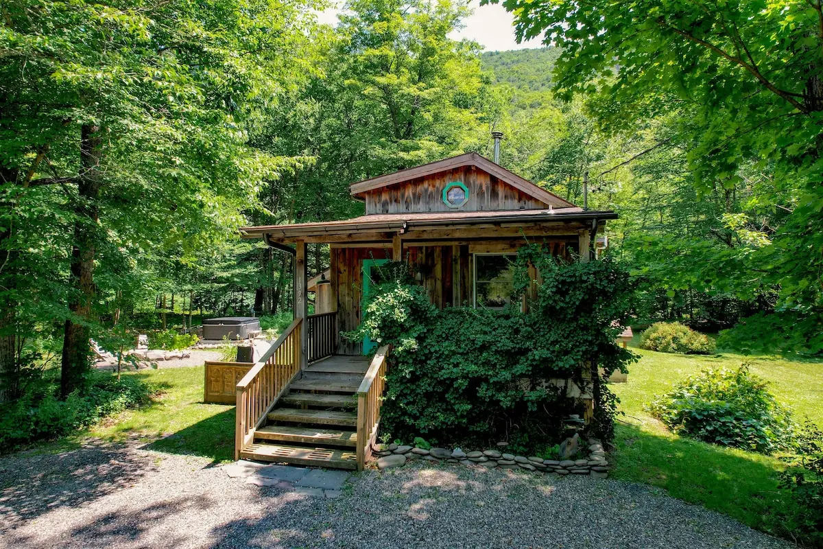 Photo 2 of 7 of Creekside Cabin