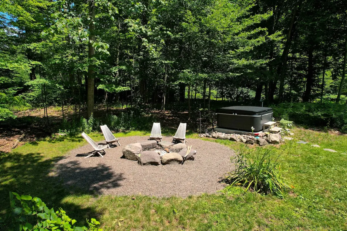 Photo 4 of 7 of Creekside Cabin